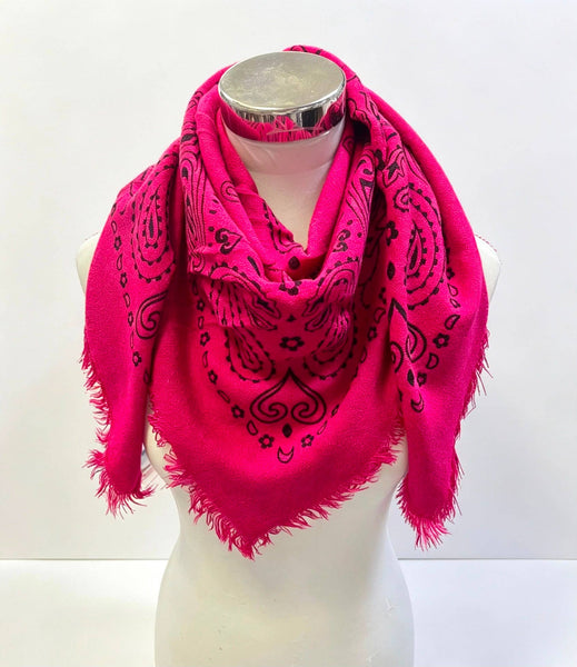5467354-K3/K23 Square wool scarf with paisley pattern