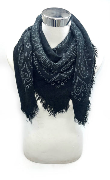5467354-K3/K23 Square wool scarf with paisley pattern