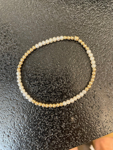 Pearl bracelet with gold filled beads