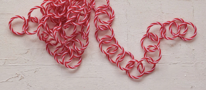 Plastic Link Garland with Candy Stripes, Red & White