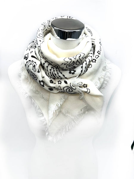 5467354-K3/K23 Square wool scarf with paisley pattern