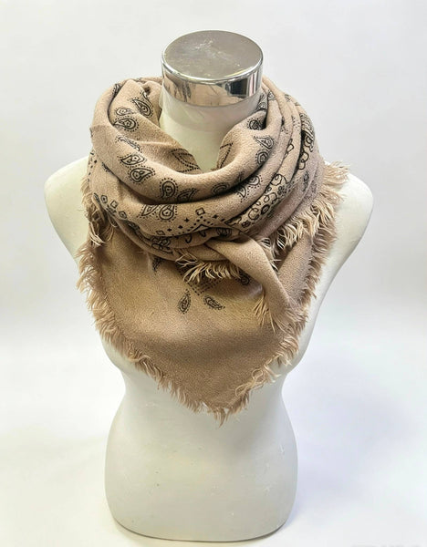 5467354-K24 Wool square scarf with paisley pattern