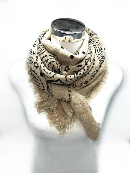 5467354-K3/K23 Square wool scarf with paisley pattern