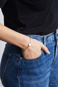 Coin Pearl Essential Bracelet